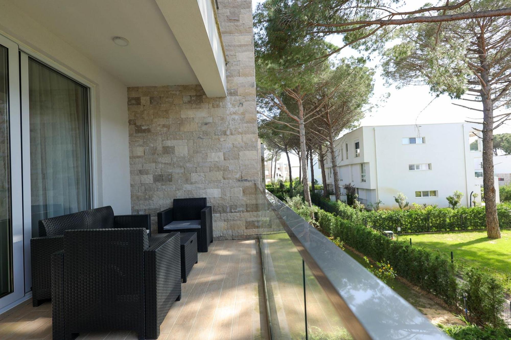 Sanpietro Vacation Apartments Durres Exterior photo